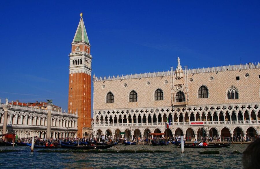 1-Hour Motor Boat Ride on Grand Canal - Who will enjoy this boat ride most?