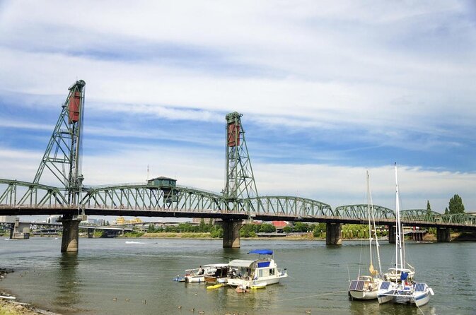 2.5-hour Dinner Cruise on Willamette River - Under the Hawthorne and Marquam Bridges