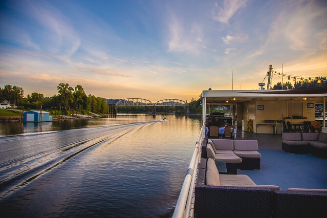 2.5-hour Dinner Cruise on Willamette River - Southbound Views Beyond Downtown