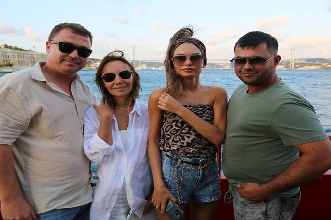 2 Hours Bosphorus Cruise Boat Tour in Istanbul - European shore: palaces, mosques, and the first bridge