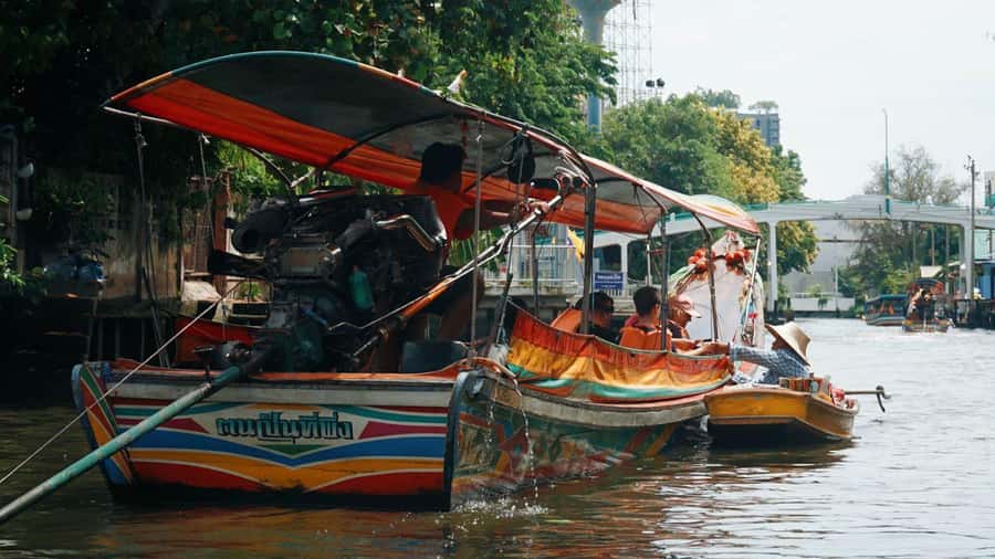 2 Hrs Private Bangkok Canals Tour by Long-Tail Boat - Guided - Option three: Wat Saphan Floating Market on weekends
