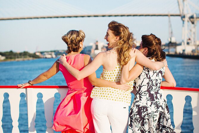 90-Minute Savannah Riverboat Sightseeing Cruise - Crowds, comfort, and accessibility