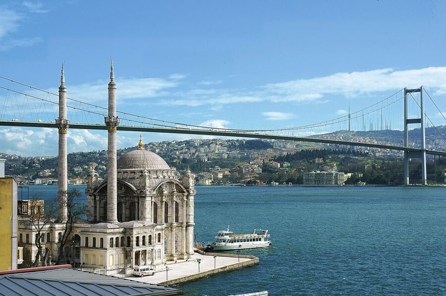 Afternoon Cruise on the Bosphorus and Golden Horn - A simple two-hour schedule, with no long shore visits