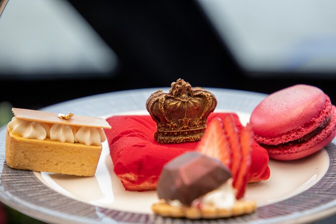Afternoon Tea River Cruise on the Thames - Commentary, comfort, and the social setup