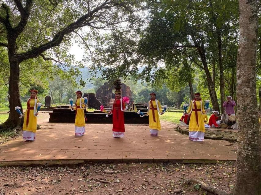 Amazing My Son Sunset & River Cruise Tour From Hoi An/DaNang - Banh mi and the move to the river