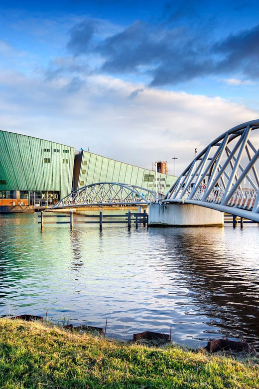 Amsterdam: 1-Hour Canal Cruise & NEMO Science Museum - Who will enjoy this most?