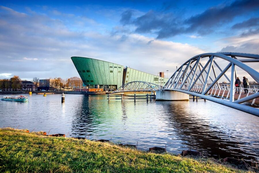 Amsterdam: 1-Hour Canal Cruise & NEMO Science Museum - The canal cruise reveals Amsterdam’s best façades