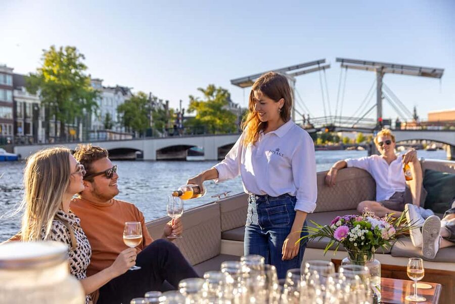 Amsterdam: 2-Hour Luxury Canal Cruise with Snacks & Drinks - Meeting the boat on Keizersgracht