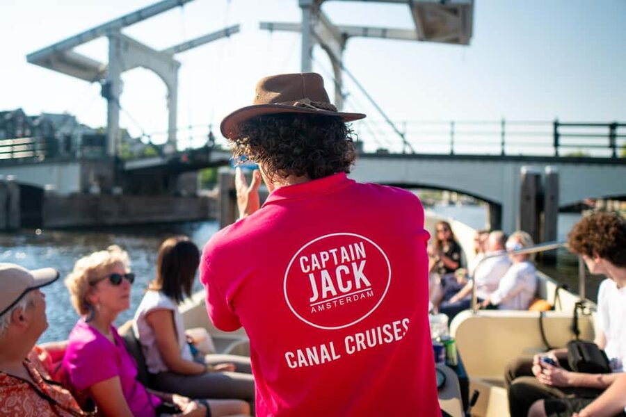 Amsterdam: 90 min Cosy Canal Cruise w. Bar & Snacks on board - Boarding near the Rijksmuseum or Central Station