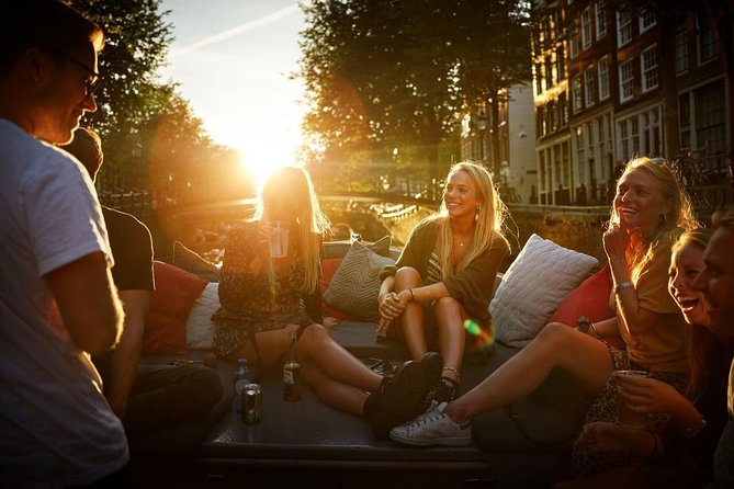 Amsterdam All-Inclusive 90-Minutes Heated Cruise by Captain Jack - Drinks, snacks, and the atmosphere onboard