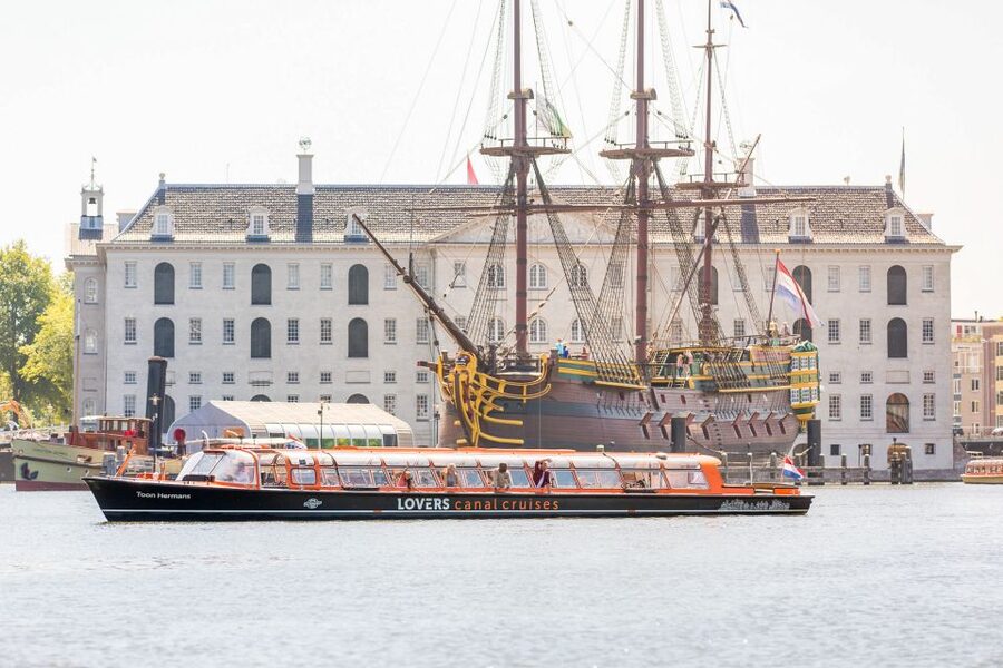 Amsterdam: Body Worlds Exhibition and Canal Cruise - Who will enjoy this experience most