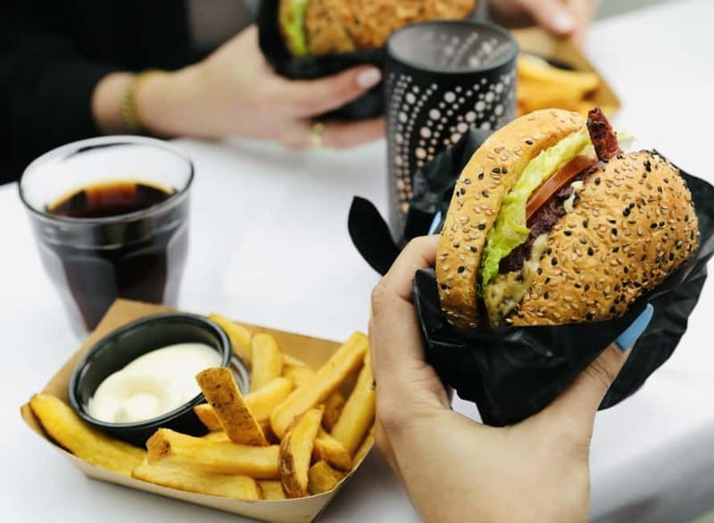 Amsterdam: Burger Cruise - Burgerbar & Canal Cruise - A canal cruise with dinner already sorted