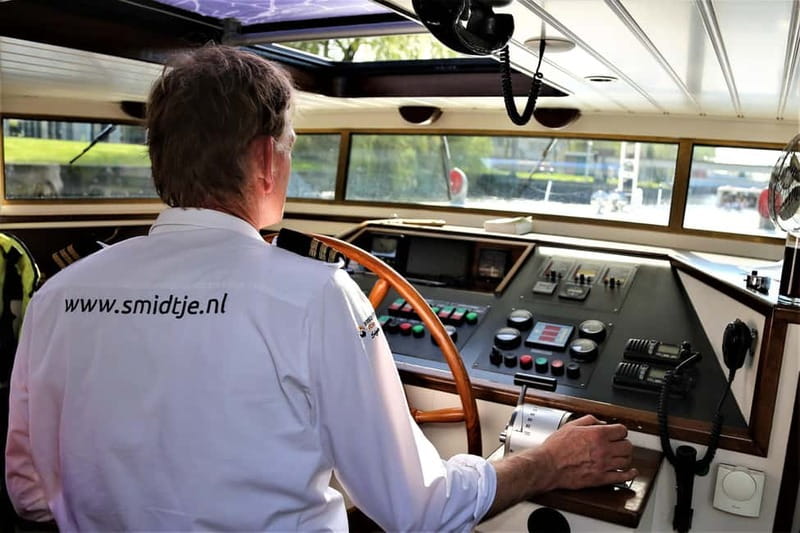 Amsterdam: Burger Cruise - Burgerbar & Canal Cruise - NEMO, the harbor edge, and Centraal Station