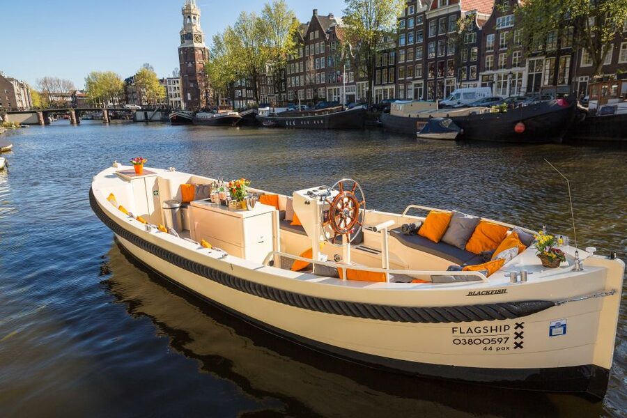 Amsterdam: Canal Belt Private Beer Boat Tour - What this Amsterdam beer boat actually feels like