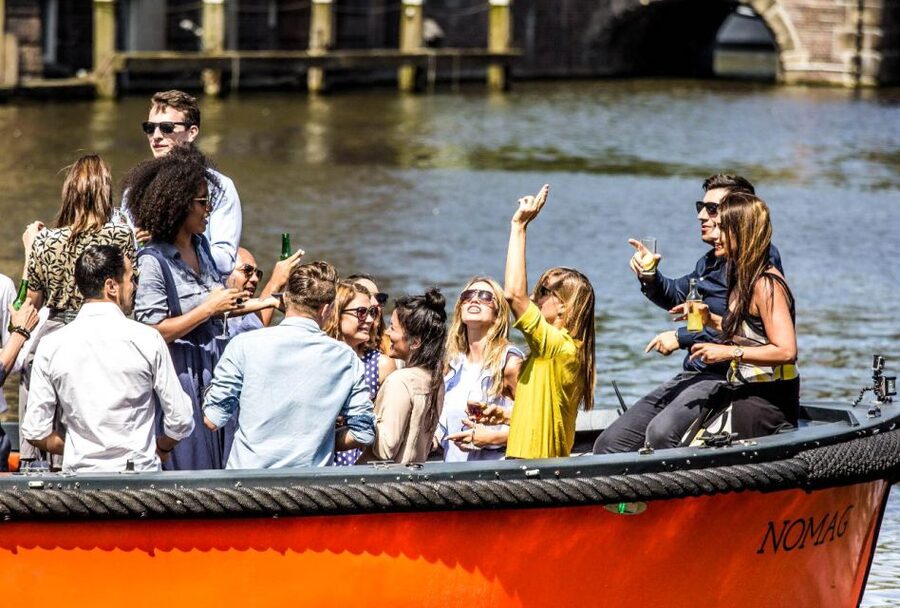 Amsterdam: Canal Belt Private Beer Boat Tour - Meeting beside Seapalace