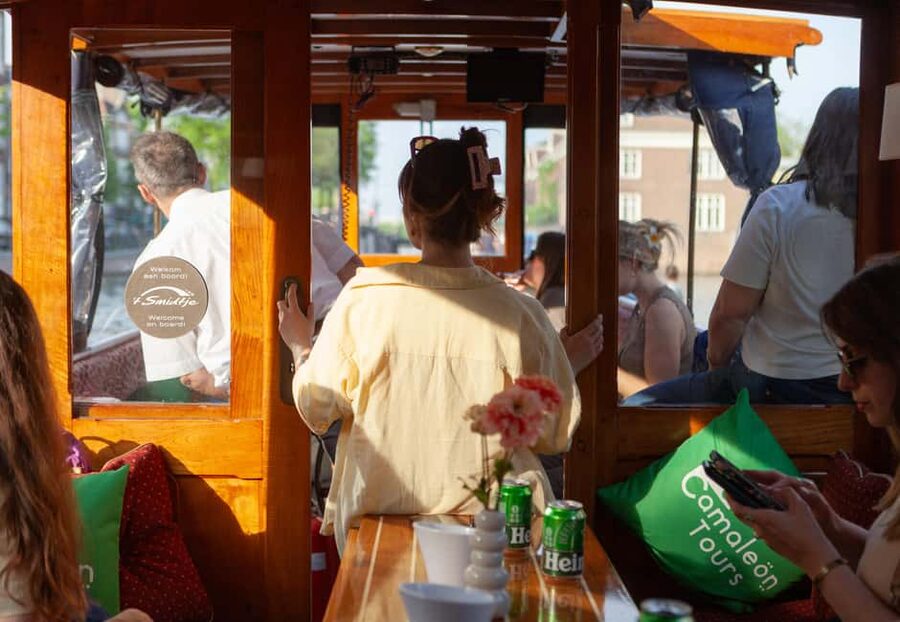 Amsterdam Canal Boat Ride with a Spanish-speaking Guide - Het Scheepvaartmuseum and the eastern canal area