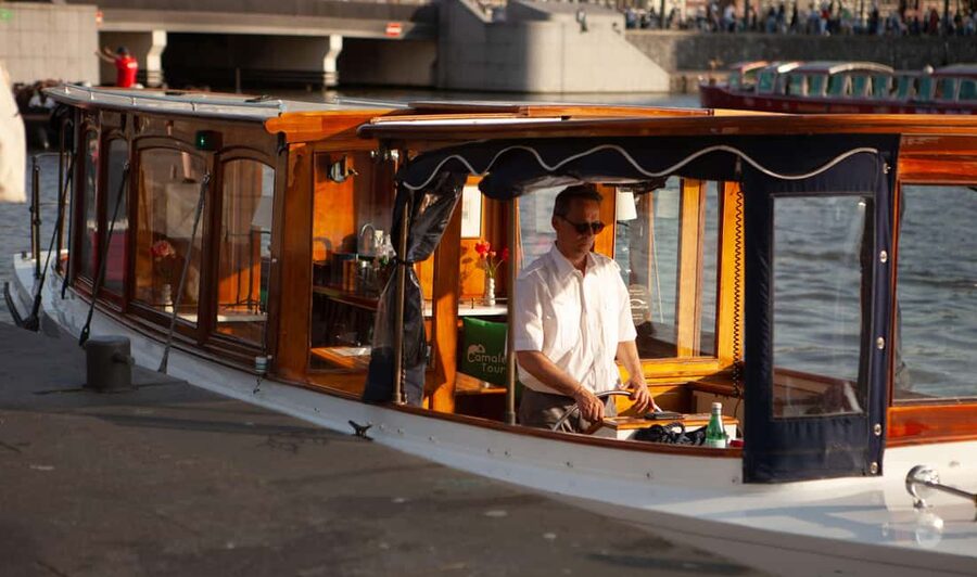 Amsterdam Canal Boat Ride with a Spanish-speaking Guide - Herengracht and the Canal Belt