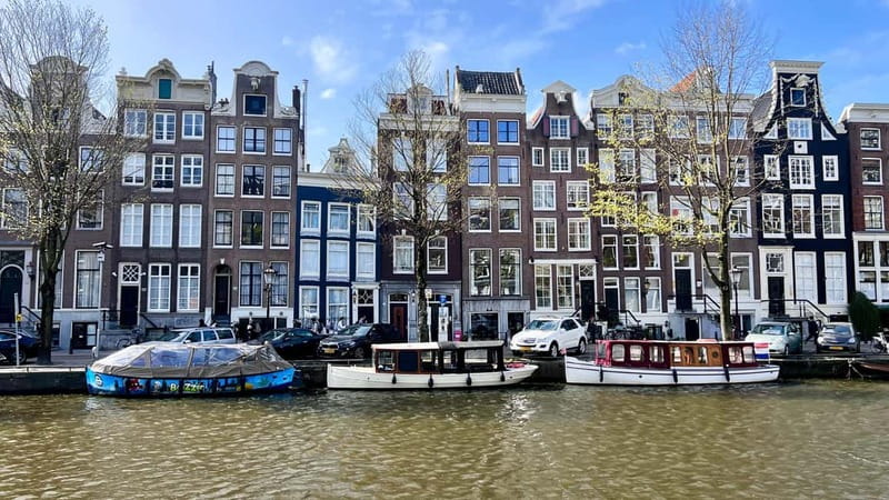 Amsterdam Canal Boat Tour with Live Guide - What the tour is like for families