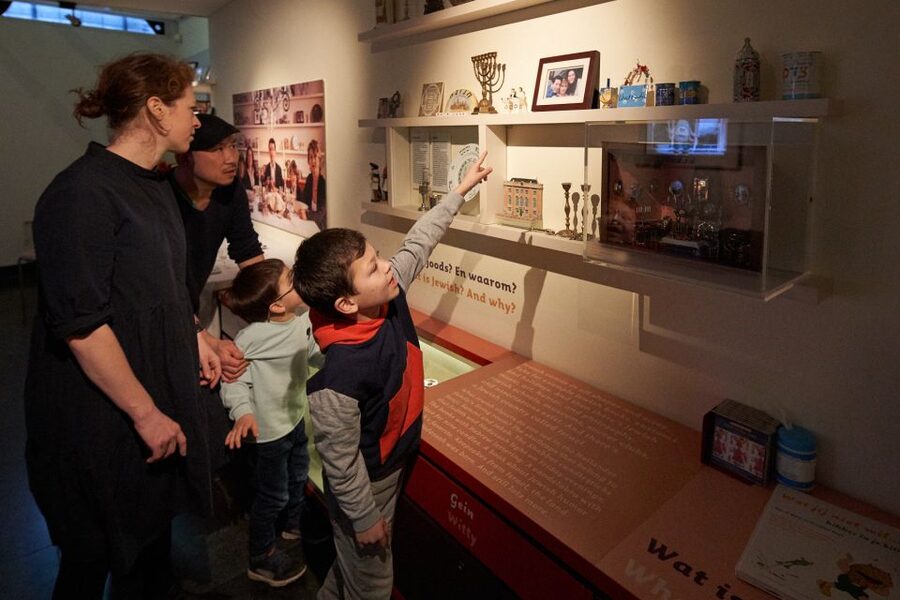 Amsterdam: Canal Cruise and Jewish Cultural Quarter Tickets - Two sides of Amsterdam in one ticket