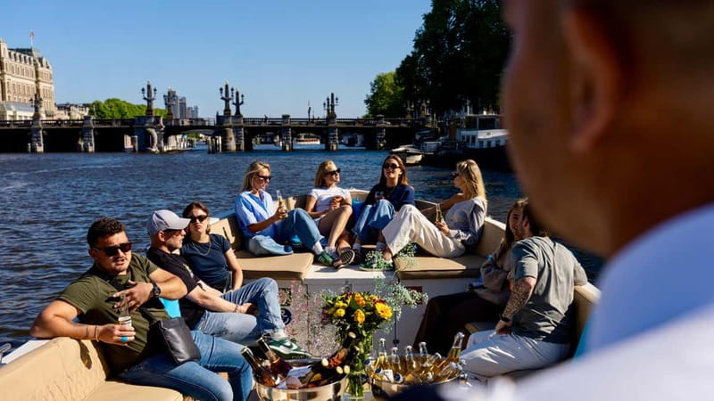 Amsterdam: Canal Cruise in Open Boat with Drink Option - Why a one-hour canal cruise makes sense in Amsterdam