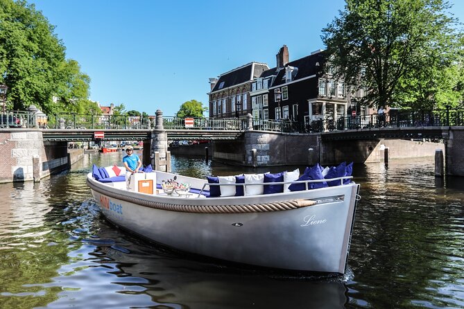 Amsterdam Canal Cruise in Open Boat with Unlimited Drinks Option - The Unlimited Drinks Option