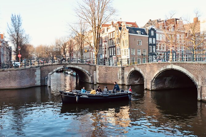 Amsterdam Canal Tour by Open Boat – 90 min Small Group Experience - What the guides add to the experience