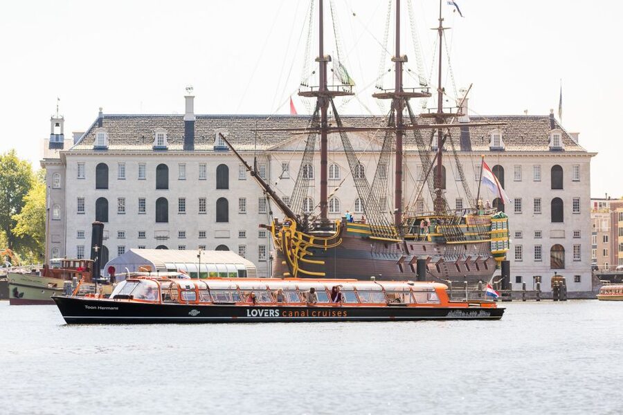 Amsterdam: City Centre Canal Cruise including Audioguide - Who should book this cruise?