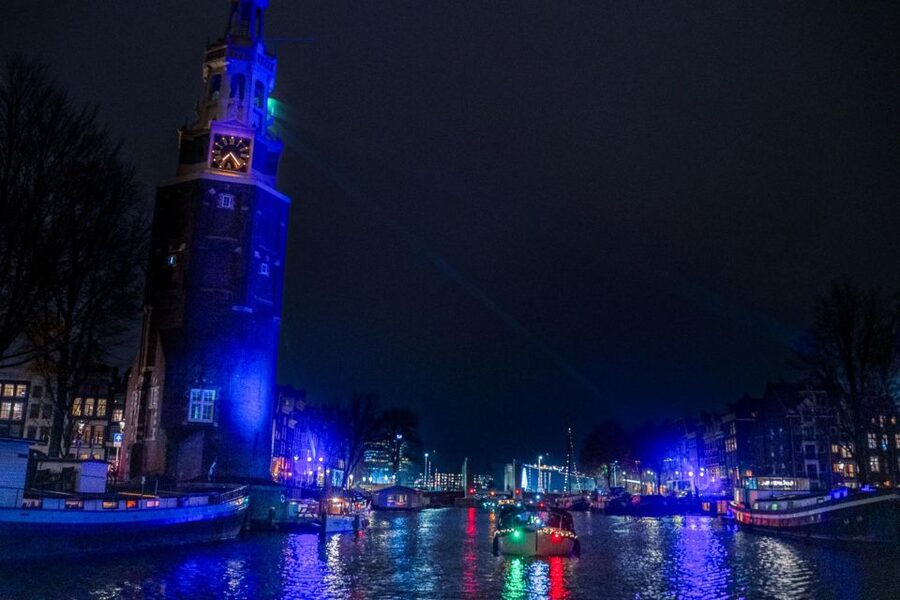 Amsterdam: Cozy Evening Canal Cruise With Open Bar Option - Passing the Sea Palace and NEMO Science Museum
