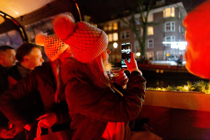Amsterdam Evening Canal Cruise with Live Guide and Onboard Bar - The guide makes the difference