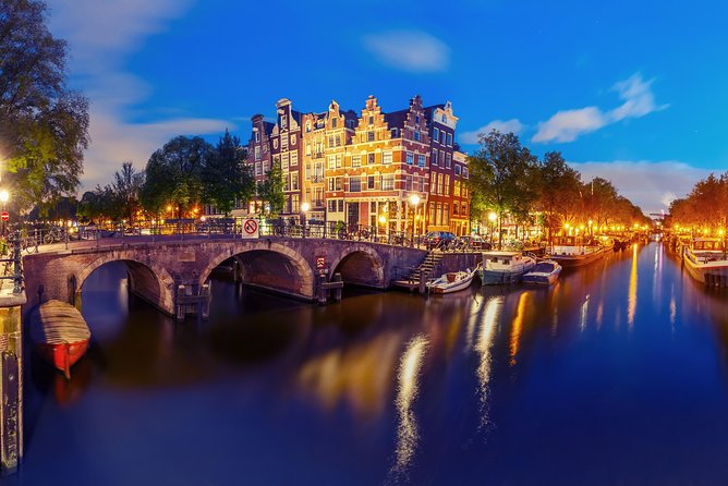 Amsterdam Evening Canal Cruise with Live Guide and Onboard Bar - Boat comfort, weather, and accessibility