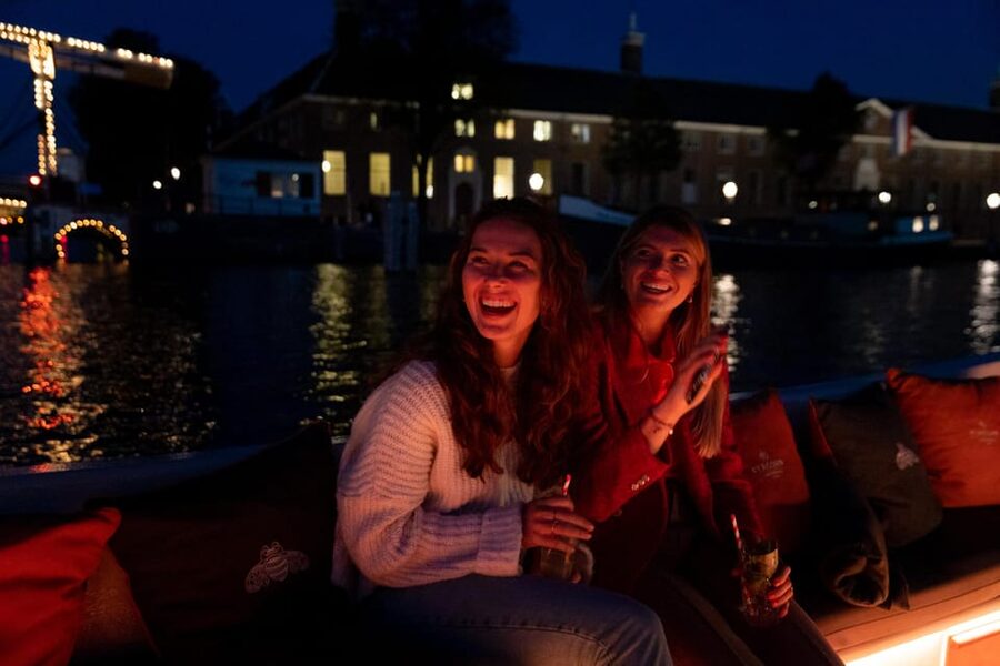 Amsterdam: Evening Canal Cruise with (Open) Bar on Board - Amsterdam Light Festival in winter