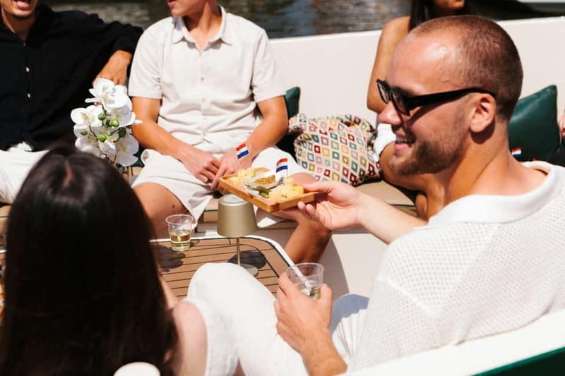 Amsterdam Evening (Sunset) Canal Cruise w/ optional drinks - Should you add the unlimited drinks?