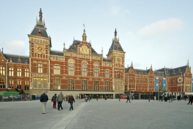 Amsterdam Family-Friendly Canal Cruise with Snackbox Option - Key points to know before boarding
