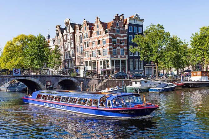 Amsterdam Family-Friendly Canal Cruise with Snackbox Option - The family setup and snackbox choice