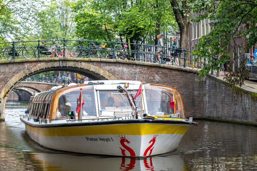Amsterdam: Heated Canal Cruise Including Audioguide - Key points to know before booking
