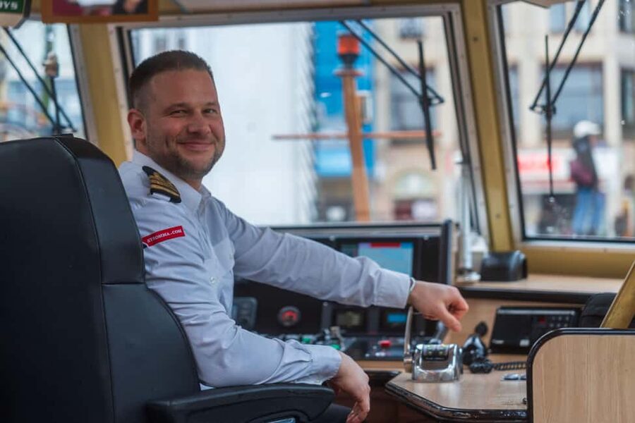 Amsterdam: Heated Canal Cruise Including Audioguide - Why a canal cruise is a smart first hour in Amsterdam