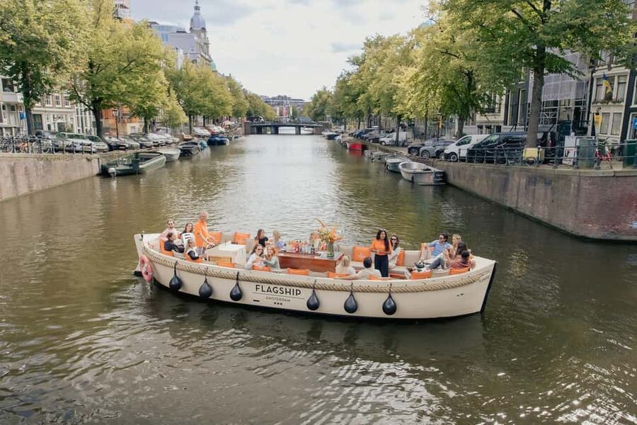 Amsterdam: Heated Canal Cruise with Unlimited Drinks & Bite - A Guide Makes or Breaks a Short Cruise