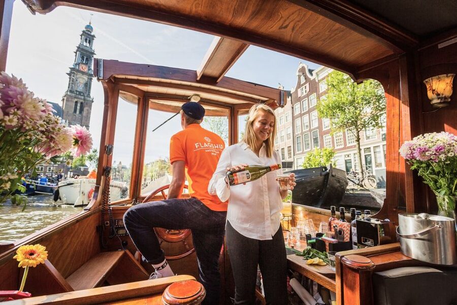 Amsterdam: Heated Canal Cruise with Unlimited Drinks & Bite - Comfort, Weather, and Canal Traffic
