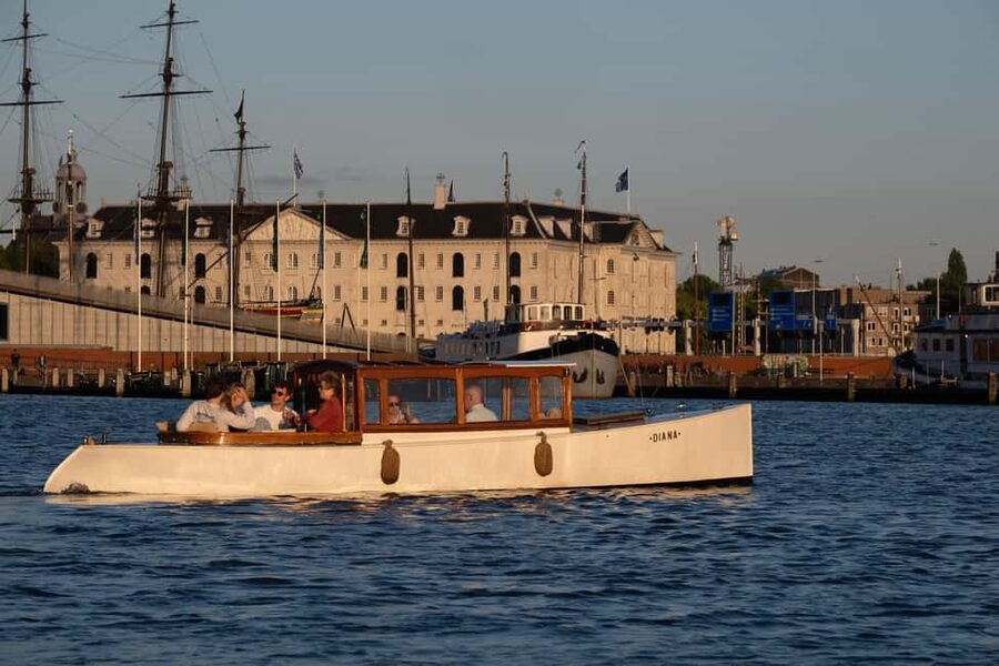 Amsterdam: Hidden Gems Canal Cruise - Quiet Canals Instead Of The Usual Canal Circuit