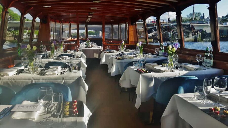 Amsterdam: High-End 3-Course Dinner Canal Cruise - How the Three-Course Dinner Works