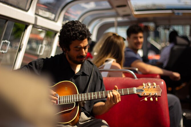 Amsterdam Jazz Canal Cruise with live music - The staff can add a lot to the hour