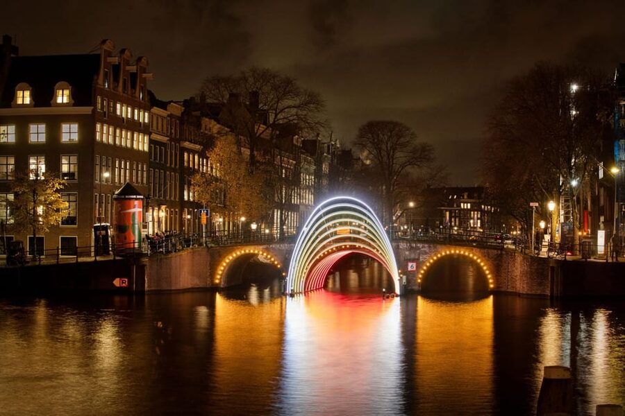 Amsterdam: Light Festival Canal Cruise w/Snack and Hot Drink - The first views: De Negen Straatjes and the canal belt