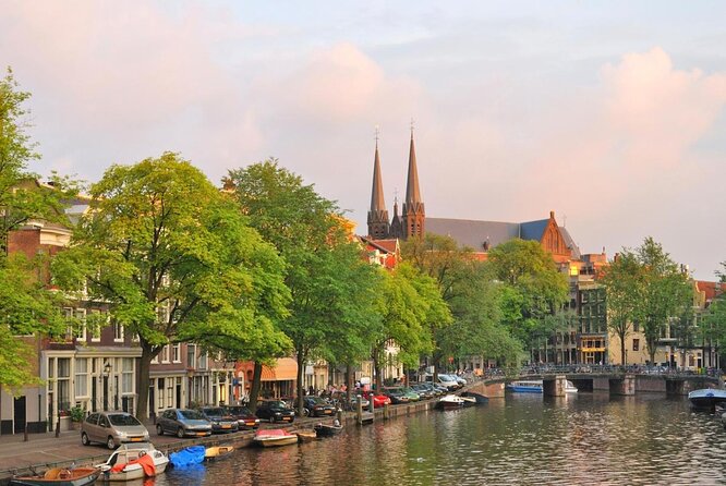 Amsterdam Luxury Canal Cruise + Unlimited Drinks & Bites option - Key points to know before you book