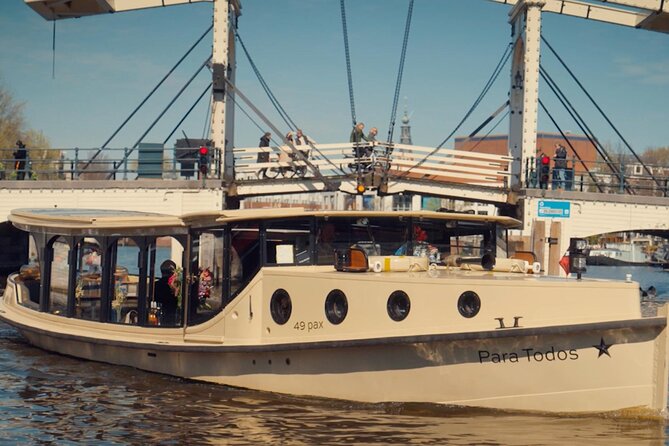 Amsterdam: Luxury Canal Cruise with Historic VR Experience - What the luxury enclosed boat adds