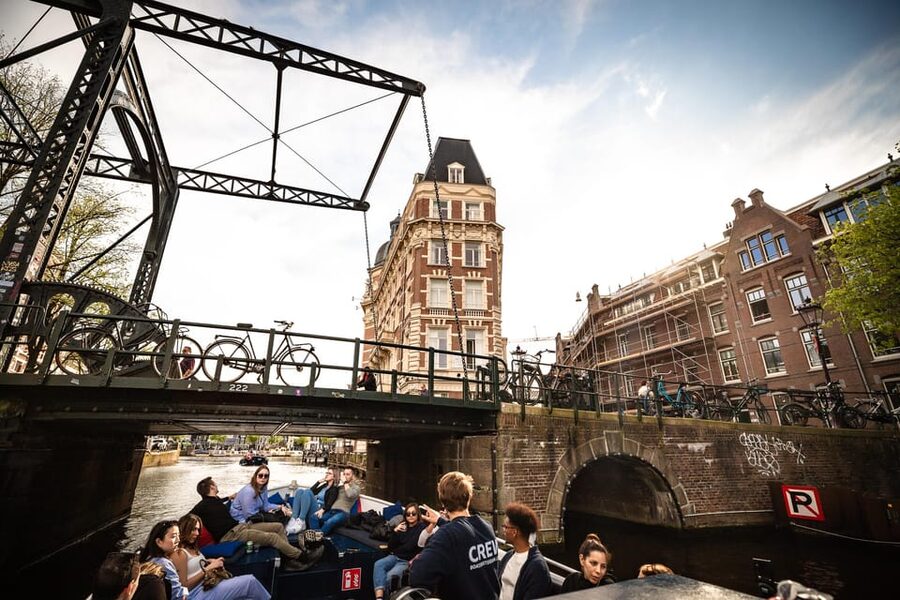 Amsterdam:Old City Canal Cruise with Live Guide and Open Bar - Historic bridges and the view from underneath