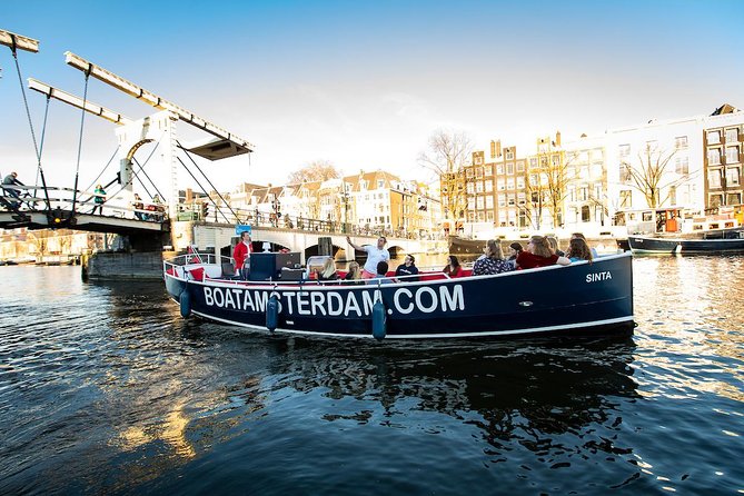 Amsterdam Open Boat Cruise with Live Guide and Two Drinks - The drink service and the onboard mood