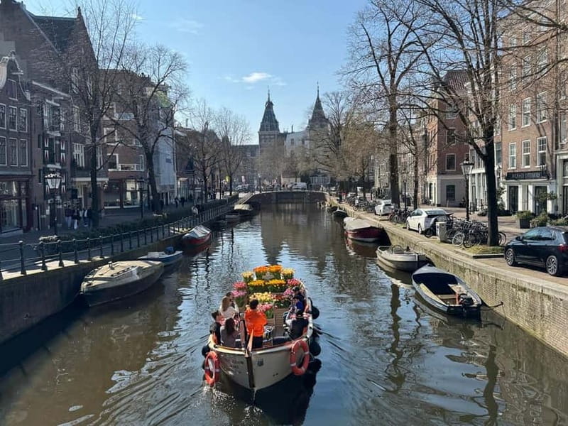 Amsterdam: Premium Tulip Boat Canal Tour - Key points at a glance