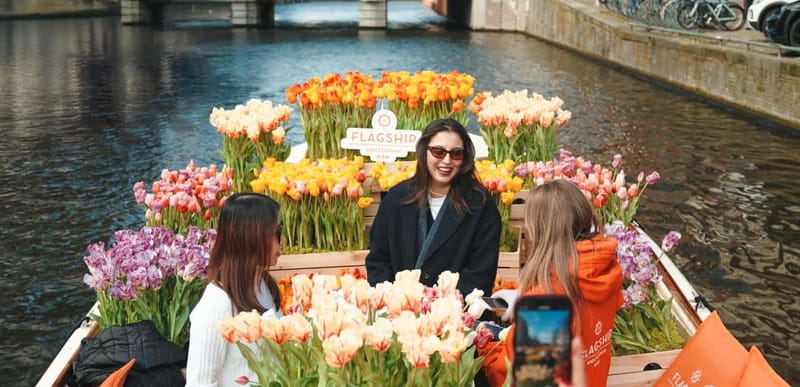 Amsterdam: Premium Tulip Boat Canal Tour - Why this small tulip boat works so well