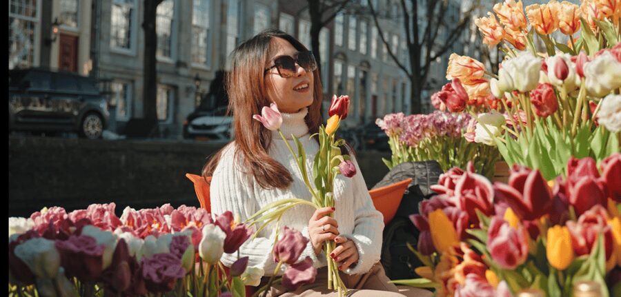 Amsterdam: Premium Tulip Boat Canal Tour - Rain plans and the best time to book
