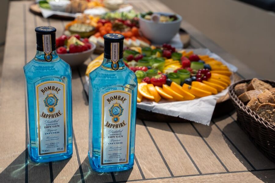 Amsterdam: Private Canal Booze Cruise with Unlimited Drinks - Is $265 per person a fair price?